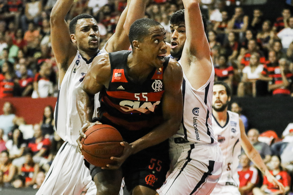 Meyinsse, do Flamengo, e Antônio e Isaac, do Franca