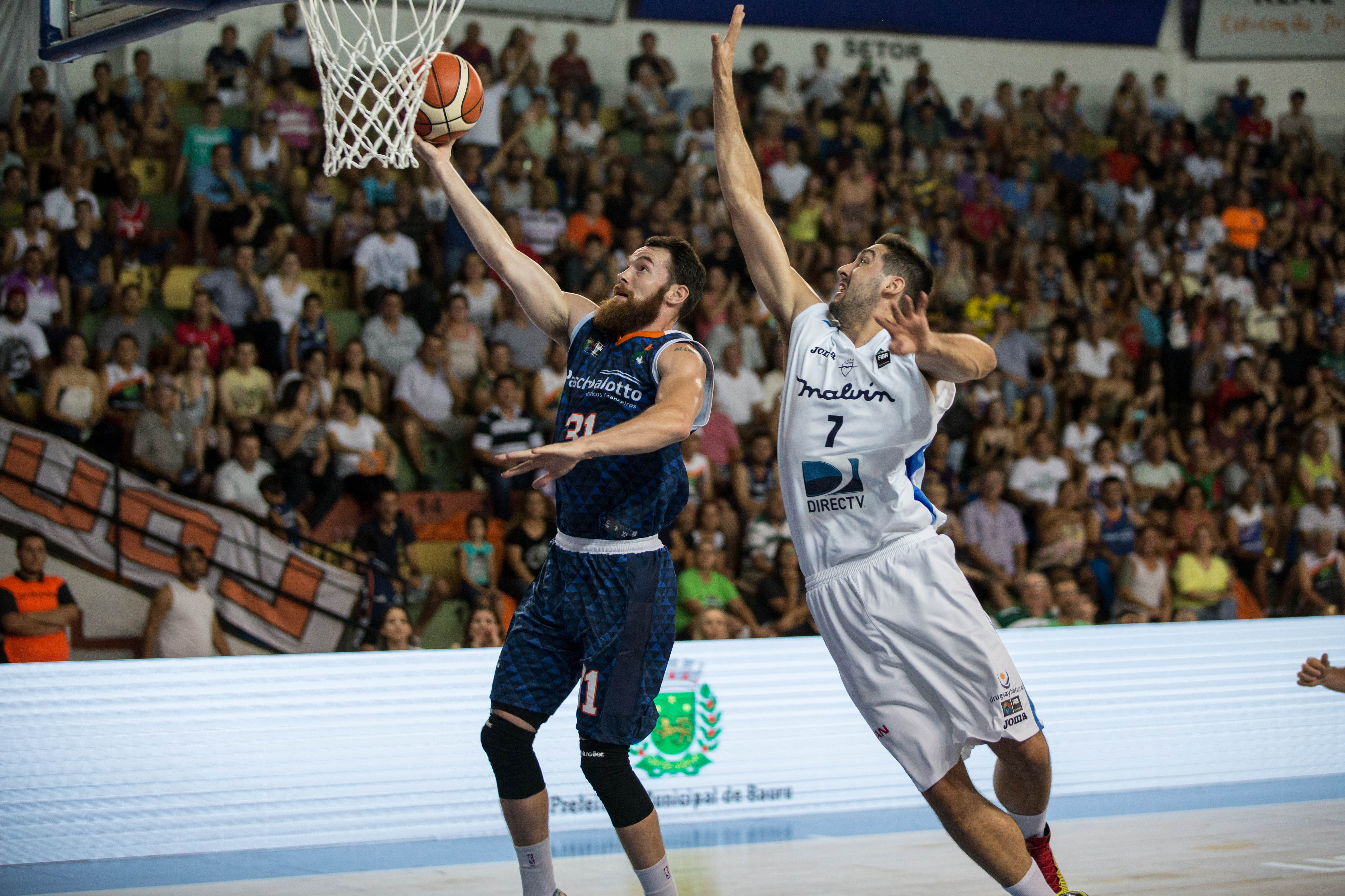 Diante de bom público no Panela de Pressão, Bauru levou um susto, mas venceu o Malvin e manteve os 100% na LDA (Caio Casagrande/Bauru Basket)