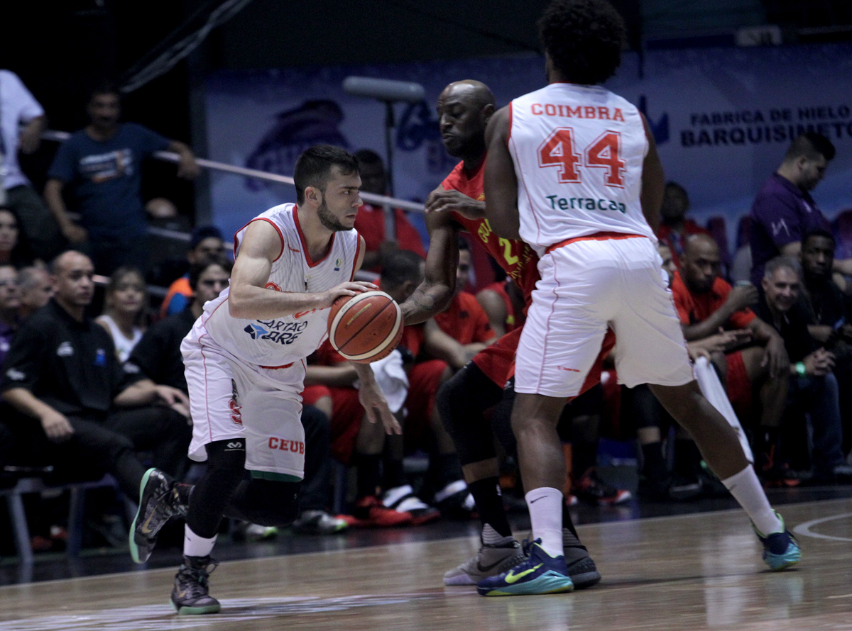 3 Evandro Deryk Guaros de Lara vs UniCEUB Brasil FIBA AMERICAS Championship Campeonato Barquisimeto Domo Bolivariano Febrero 06 2016 FOTO EDIXON GAMEZ