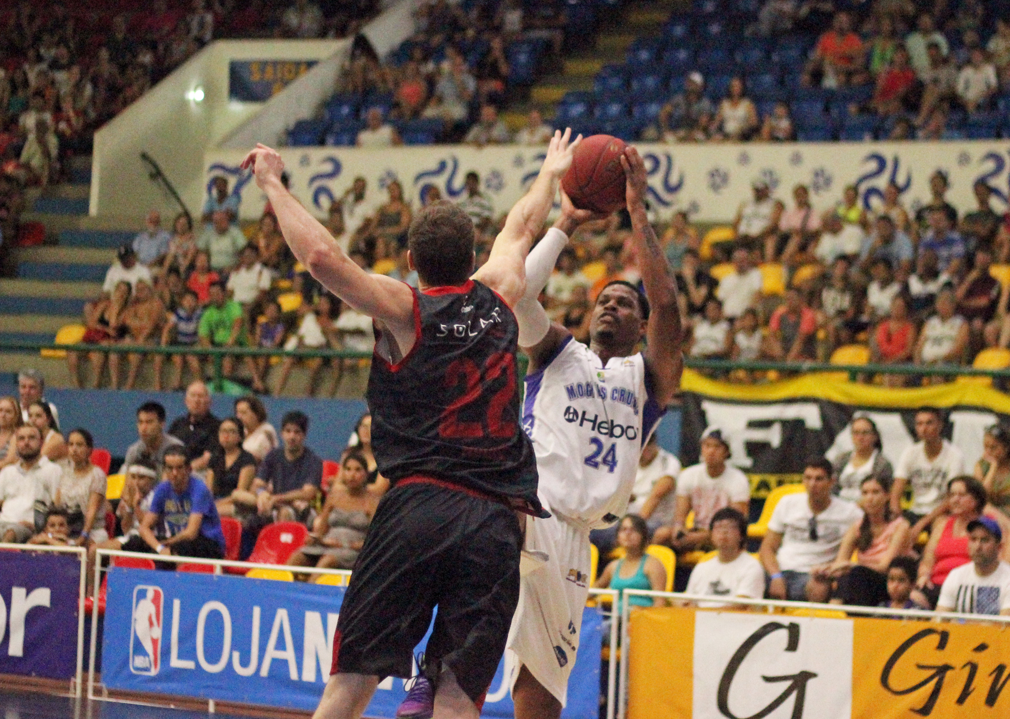 Shamell, do Mogi, e Audrei, do Basquete Ceaarense