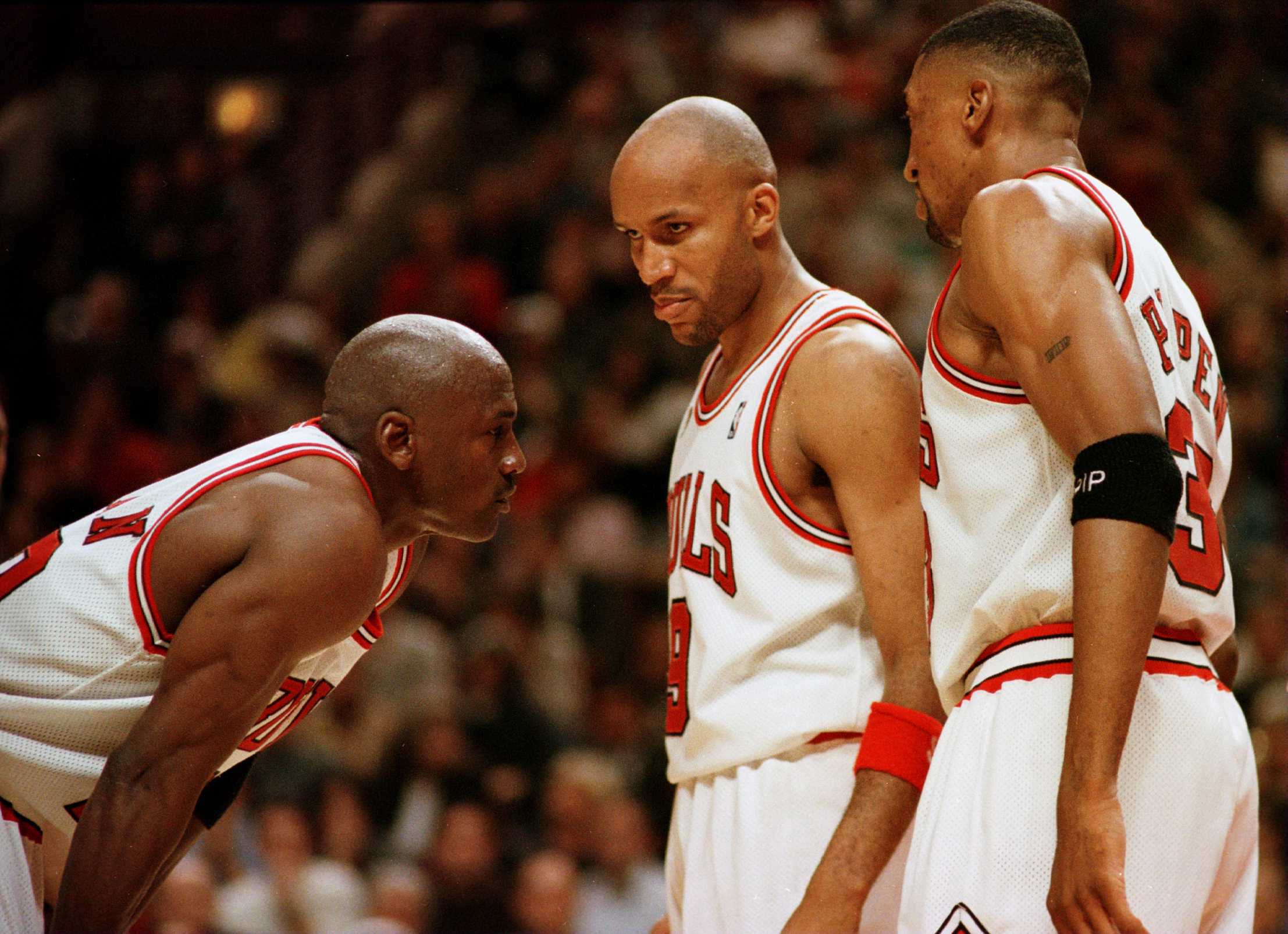 Ao lado de Michael Jordan, Ron Harper conquistou três títulos da NBA pelo Chicago Bulls (Getty Images)