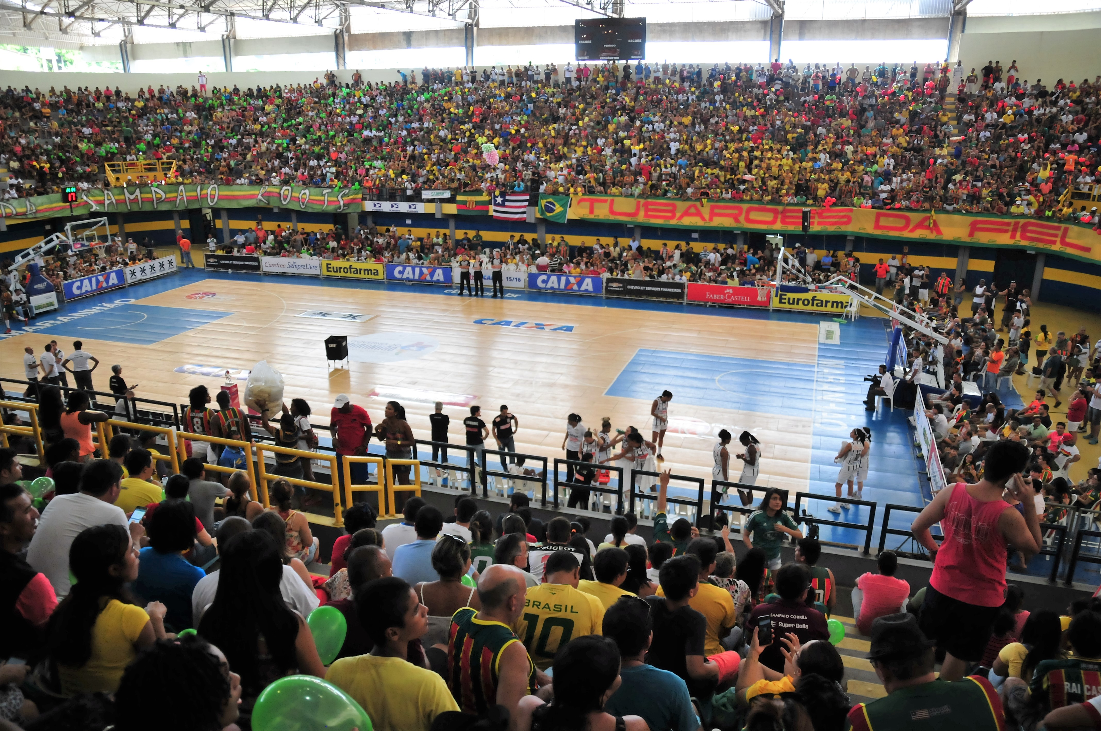 Ginásio Castelinho contou com grande presença do público neste domingo (Biaman Prado/LBF)