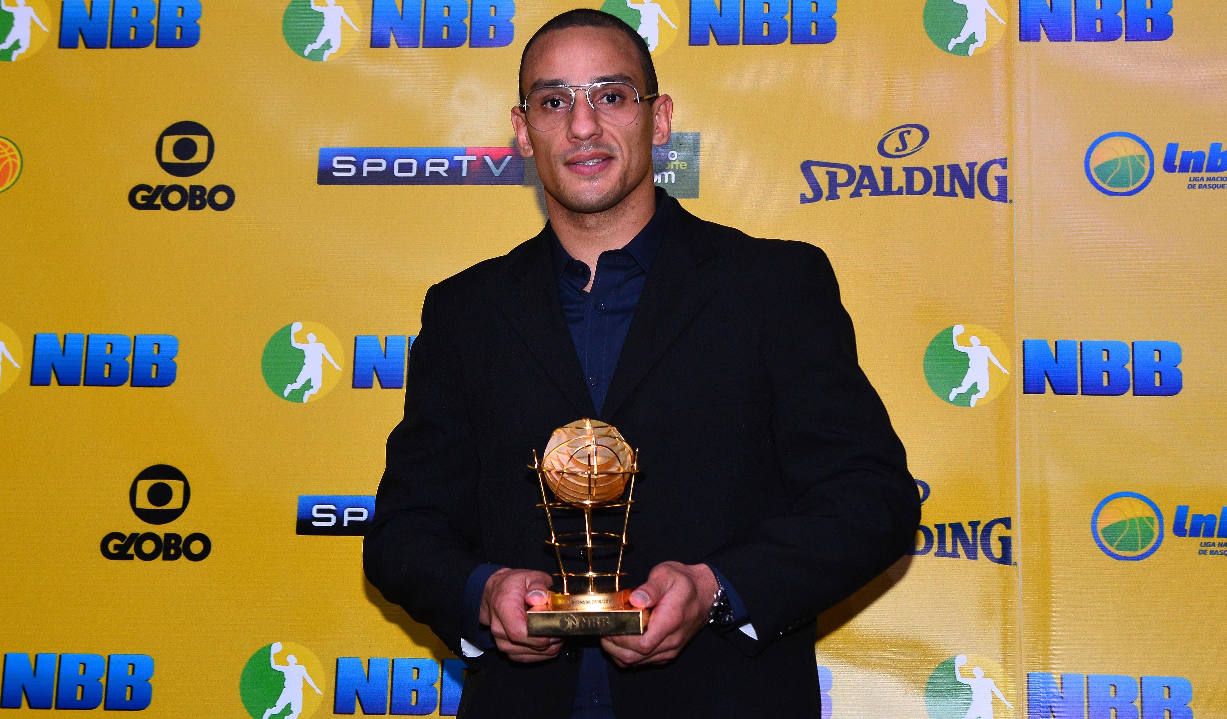 Na última temporada, Alex conquistou pela sétima vez o prêmio de Melhor Defensor do NBB CAIXA (João Pires/LNB)
