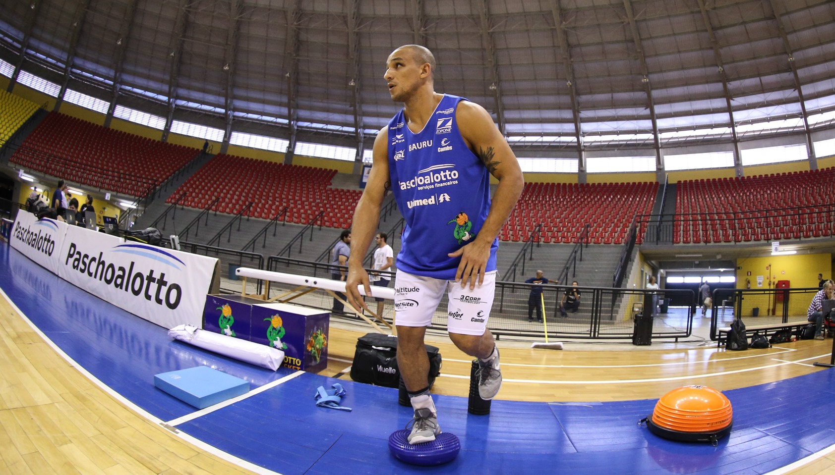 Bauru, do ala Alex Garcia, também treinou no palco do Jogo 1 nesta sexta (Luiz Pires/LNB)