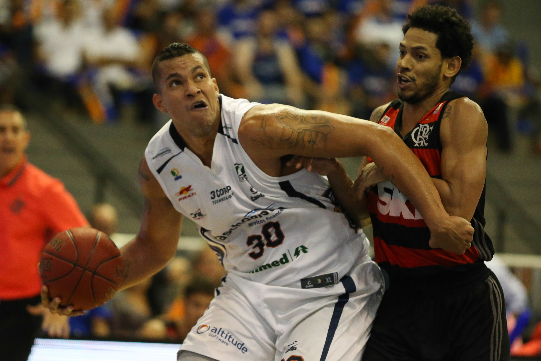 Hettsheimeir, do Bauru, e Ronald Ramon, do Flamengo