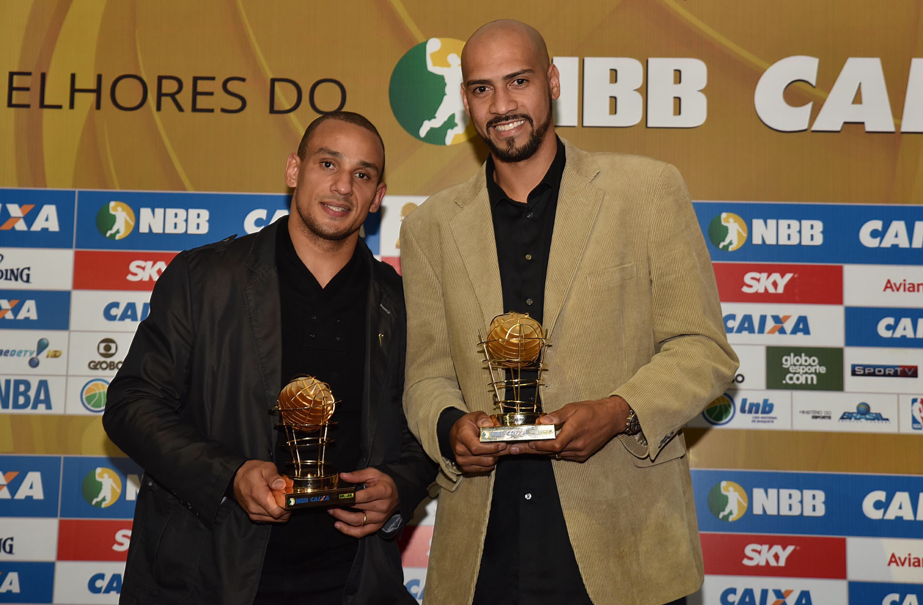 Além de Melhor Defensor, Alex também ganhou como Melhor Ala, junto com Marquinhos, do Flamengo (João Pires/LNB)