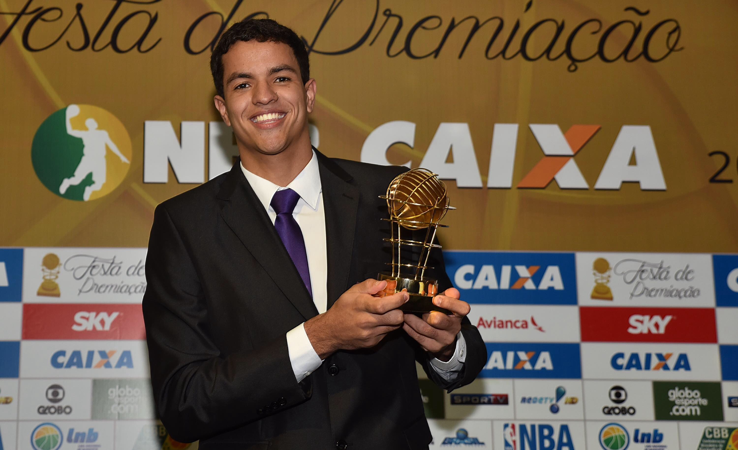 Lucas Dias se juntou ao seleto grupo de vencedores do prêmio de Destaque Jovem (João Pires/LNB)