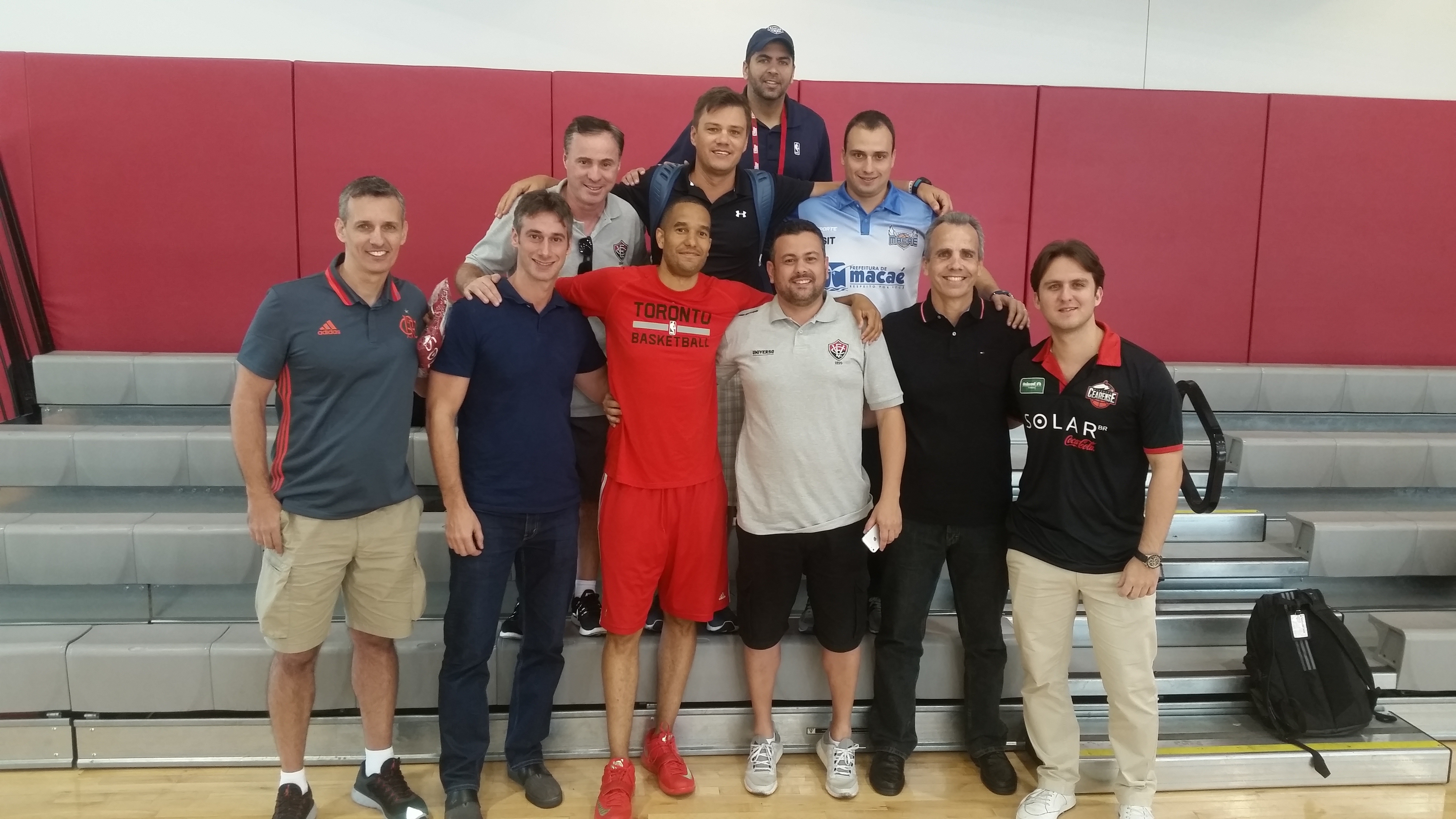 Grupo se reuniu com Jama Mahlalela, assistente técnico do Toronto Raptors (Divulgação)