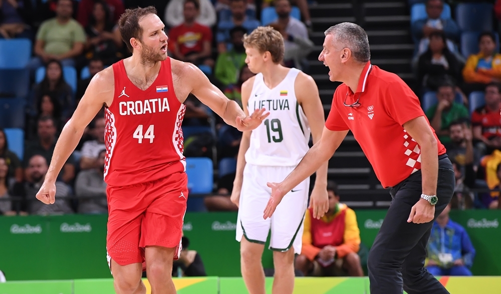 Com mais uma grande atuação de Bogdanovic, a Croácia venceu a Lituânia e cravou a liderança do grupo (FIBA/Divulgação)