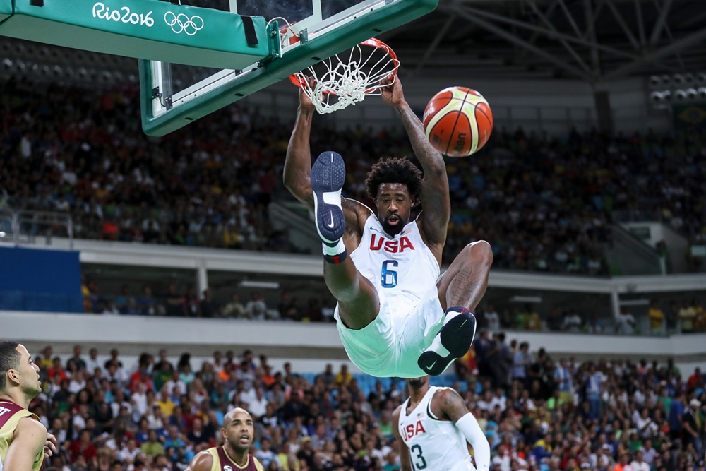 DeAndre Jordan foi um dos destaques da vitória norte-americana nesta segunda (FIBA/Divulgação)