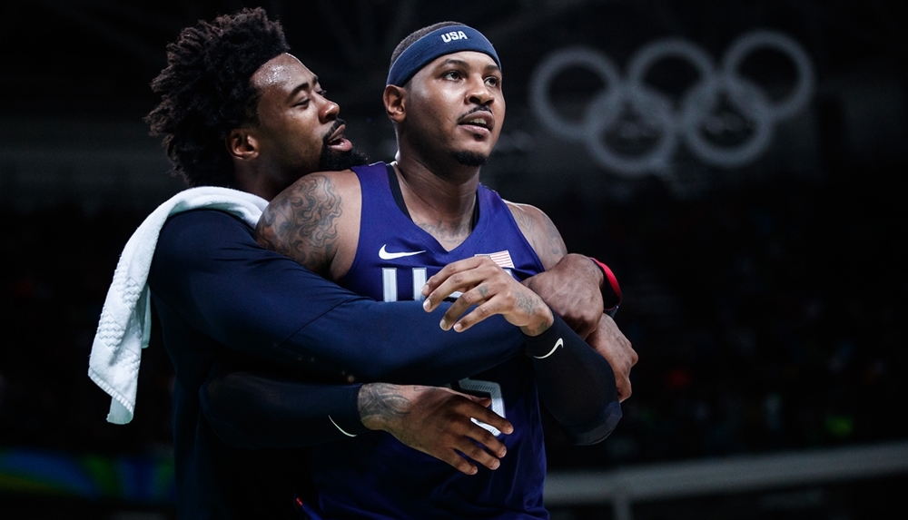 Carmelo Anthony e os anéis olímpicos: atleta entrou para a galeria dos heróis dos Jogos (FIBA/Divulgação)