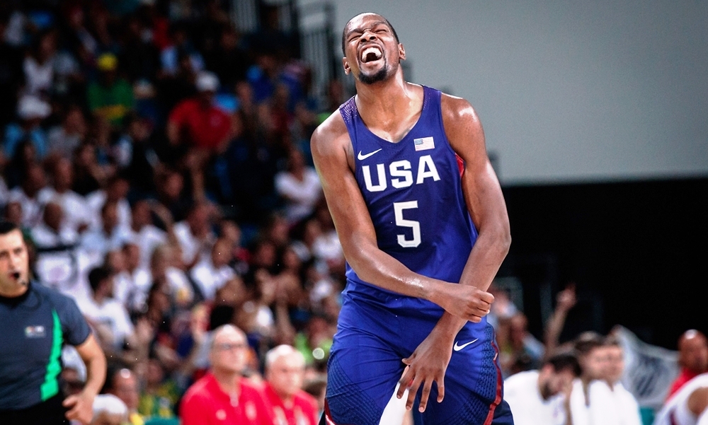 O dono da festa: Durant fez estragos na defesa sérvia e teve um desempenho espetacular na decisão olímpica (FIBA/Divulgação)
