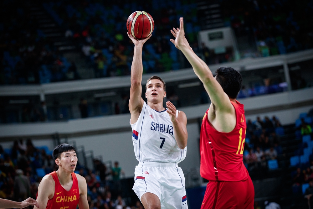 Após atuações ruins, Bogdanovic teve grande desempenho diante dos chineses (FIBA/Divulgação)