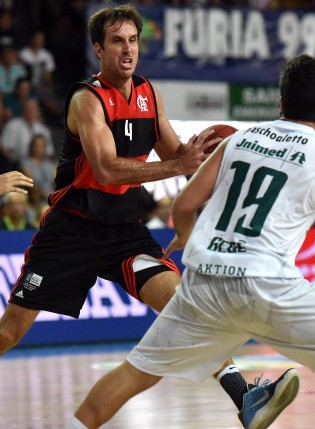 Incansável, Marcelinho precisou ficar em quadra por 46 dos 50 minutos de jogo (João Pires/LNB)