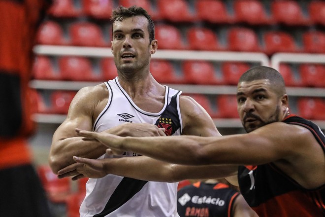 O Vasco aposta em jogadores experientes, como o pivô Murilo, para manter a regularidade no NBB CAIXA (Luiz Pires/LNB)