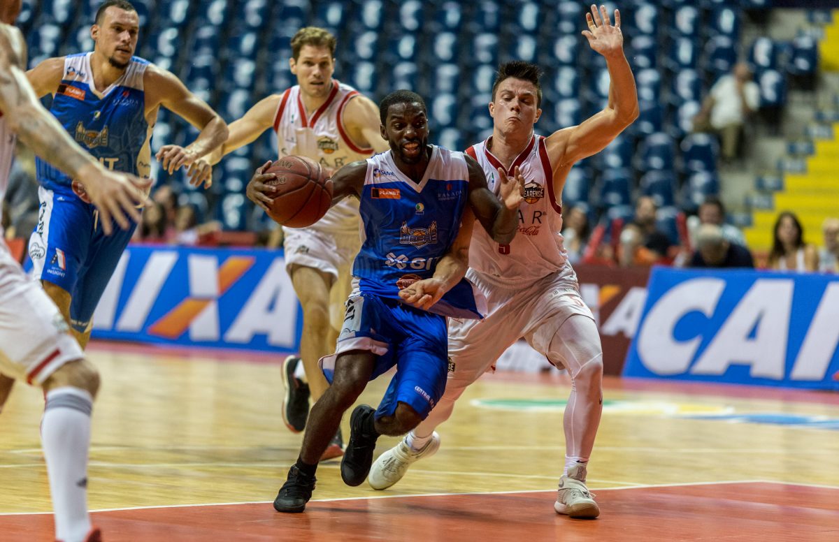 Correndo atrás Liga Nacional de Basquete