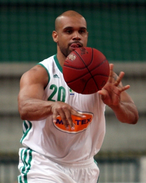 Garrafão reforçado – Liga Nacional de Basquete