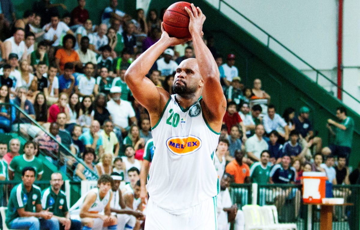 Garrafão reforçado – Liga Nacional de Basquete