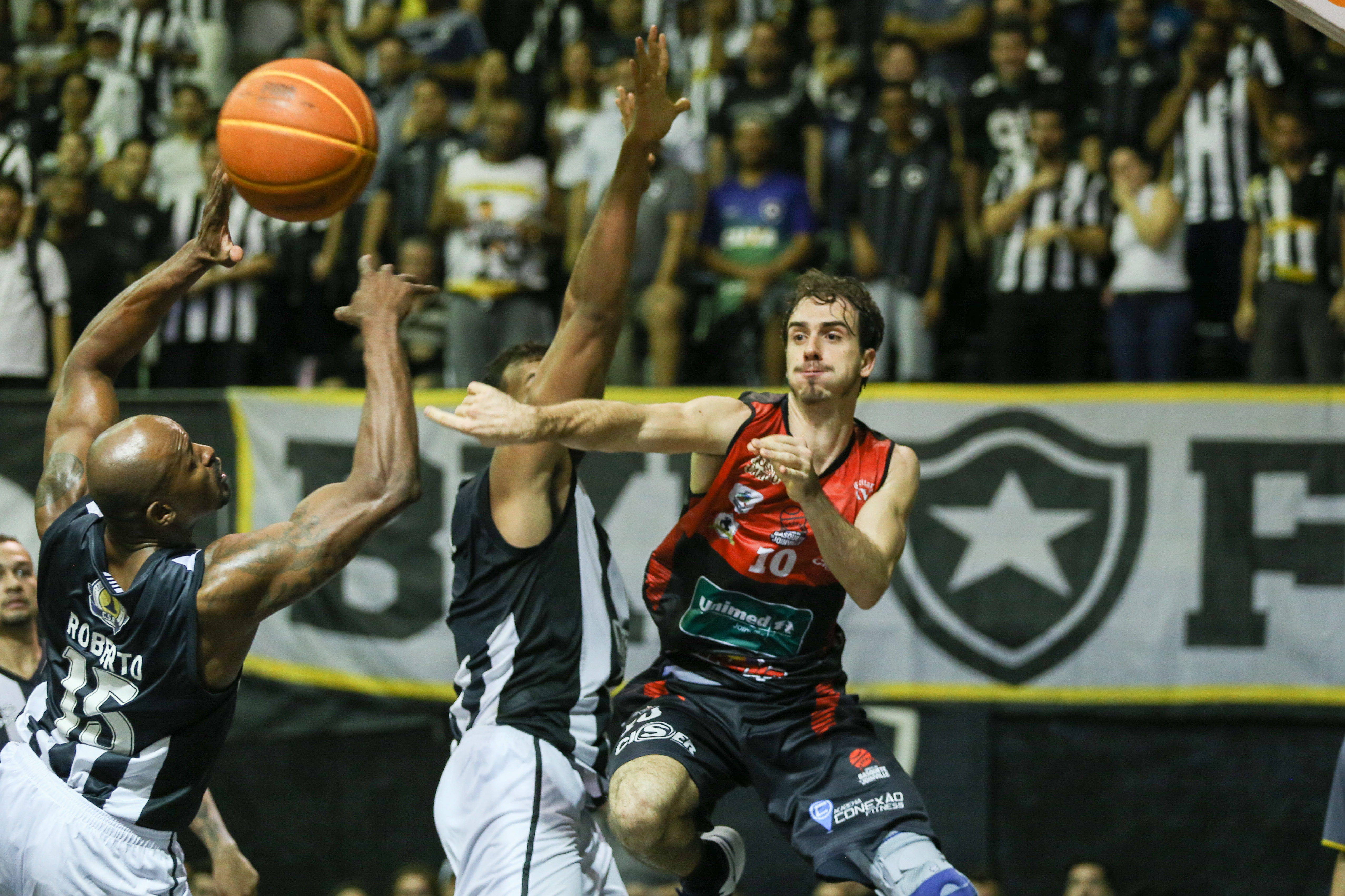 Basquete: Botafogo vence Nacional-URU e segue bem na briga para ir à final  da Liga Sul-Americana - FogãoNET